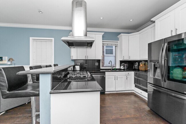 Photo - 1321 N Bosworth Ave Unit 2N