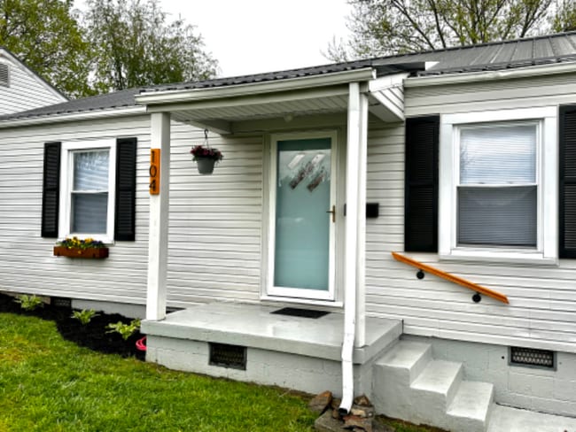 Photo - 104 S North St