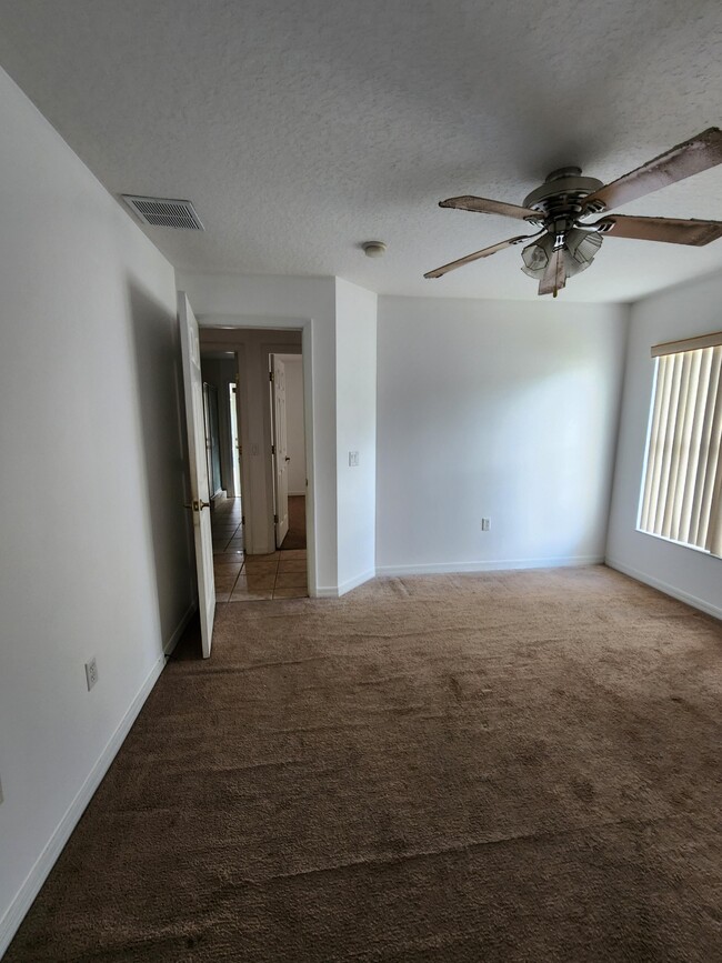 Photo - 1007 Deddington Pl