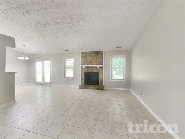 Photo - 811 Riverstone Ln