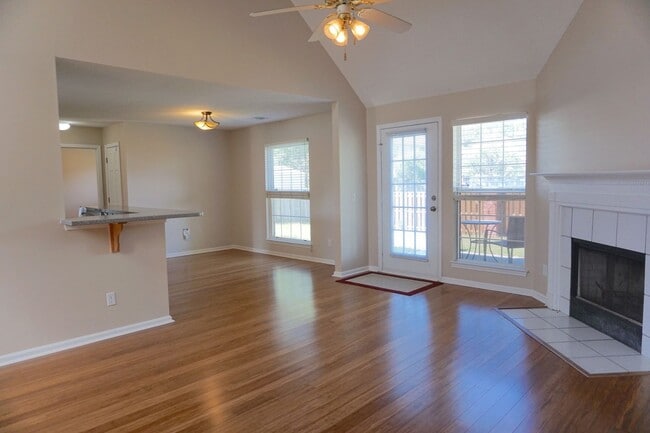 Photo - 3 BED | 2.5 BATH | POOLER