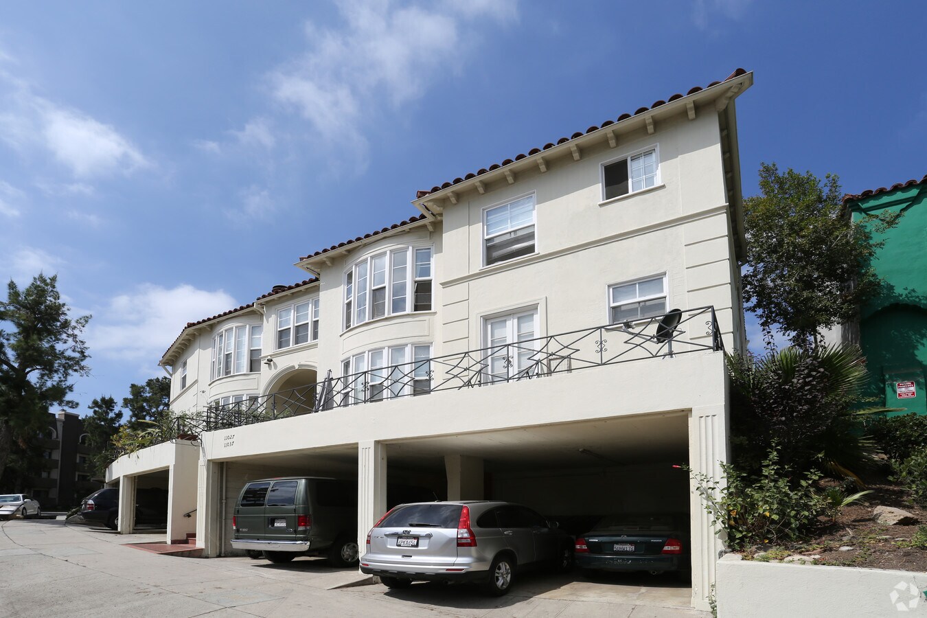 Photo - 11027-11037 Strathmore Dr