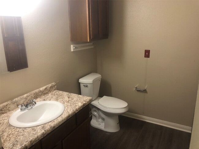 Photo - 1753 E Henderson Rd