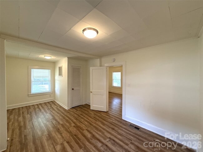 1907 E Elm St