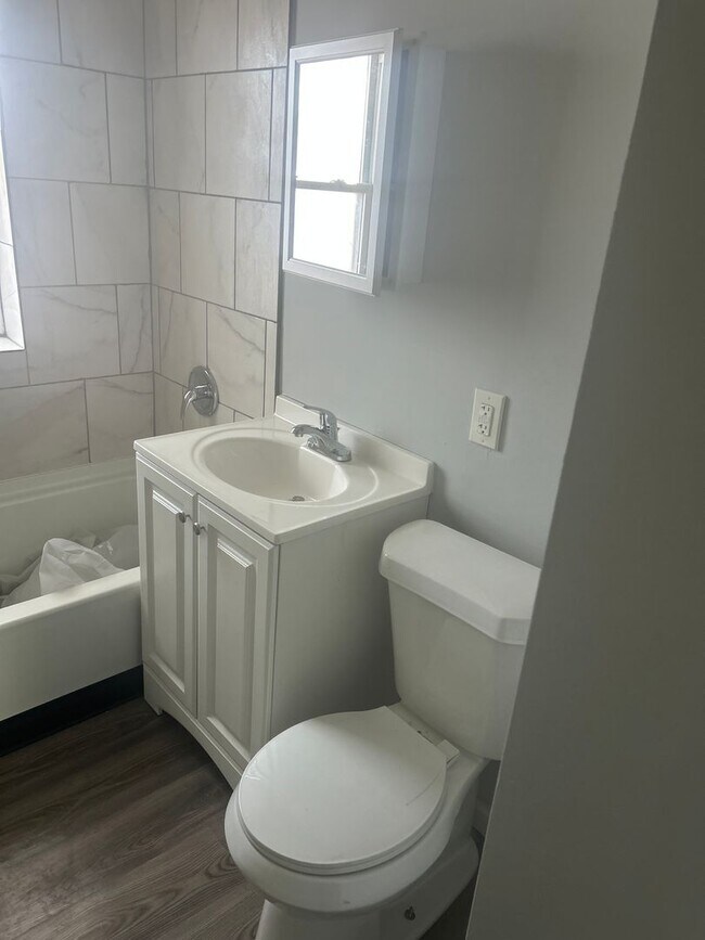 Photo - 17568-70 Lakeshore - 8 Unit 8