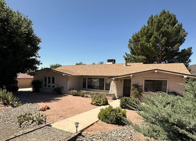 Building Photo - HOUSE - VILLAGE OF OAK CREEK