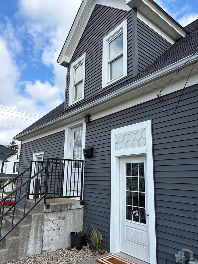 Photo - Cozy 1 Bed,1 Bath partially furnished apartment located in The Heart Of Elizabethtown! Unit 209-B N. MULBERRY