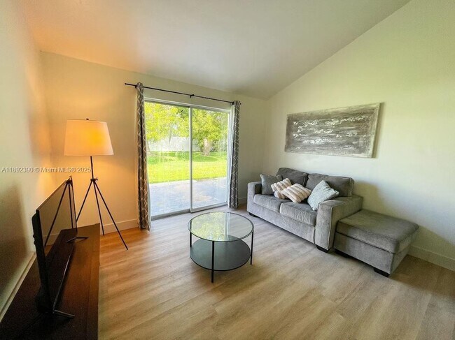 Photo - 4600 SW 9th Ave Unit B