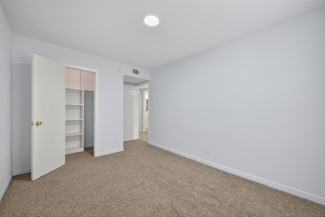 Building Photo - 6201 Ranchester Dr Unit 29