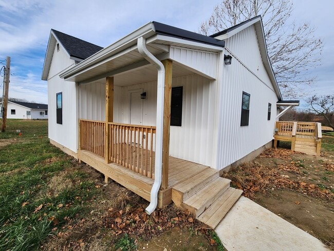 Building Photo - Spacious 3-Bedroom, 2-Bathroom Home AVAILABLE NOW!!