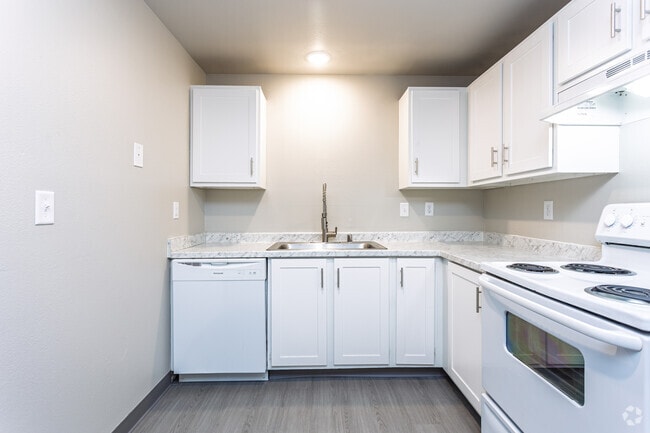 2BR, 1BA - 900SF - Kitchen