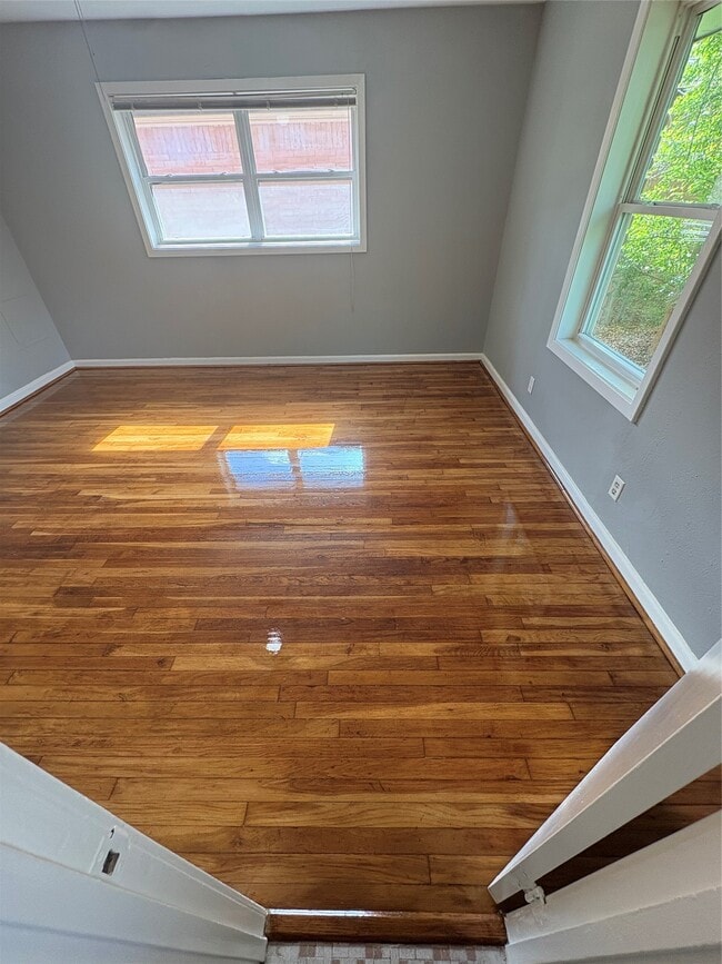 Photo - 5223 Sanford Rd