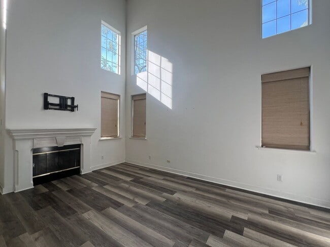 1098 E Monticello Cir