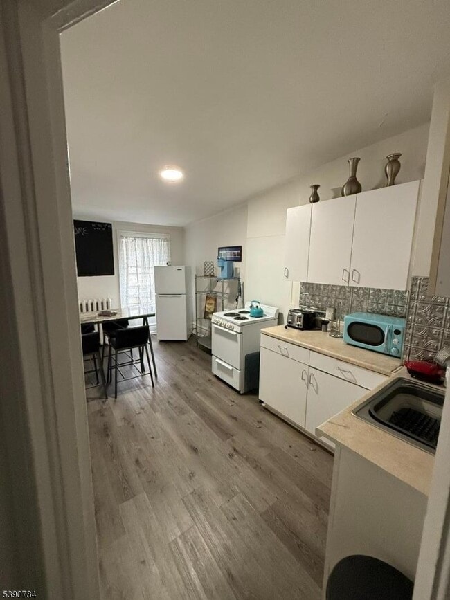 Photo - 210 W State St