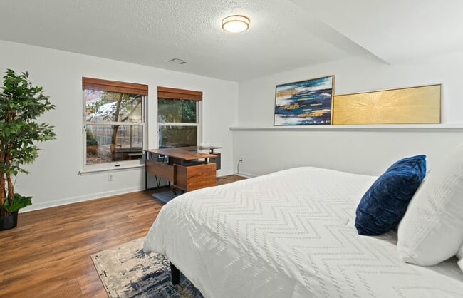 Building Photo - 8453 Lightening View Dr Unit Furnished 2-Bedroom | Quiet & Private