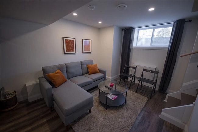 Photo - 858 Bronson Ave