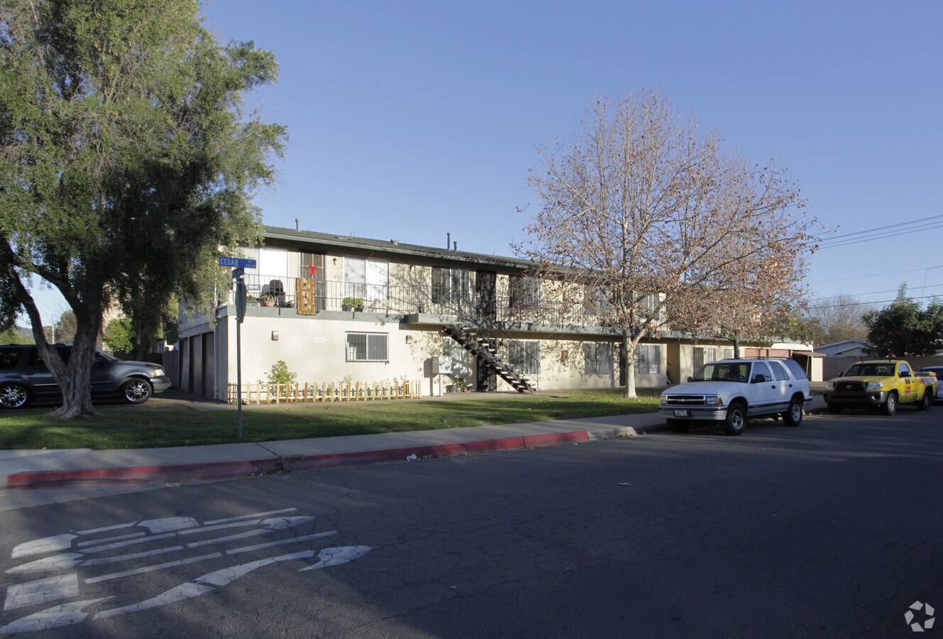 Photo - 250 N Cedar St Apartments