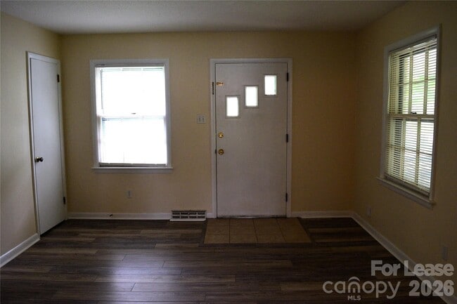 Photo - 515 Kerr St