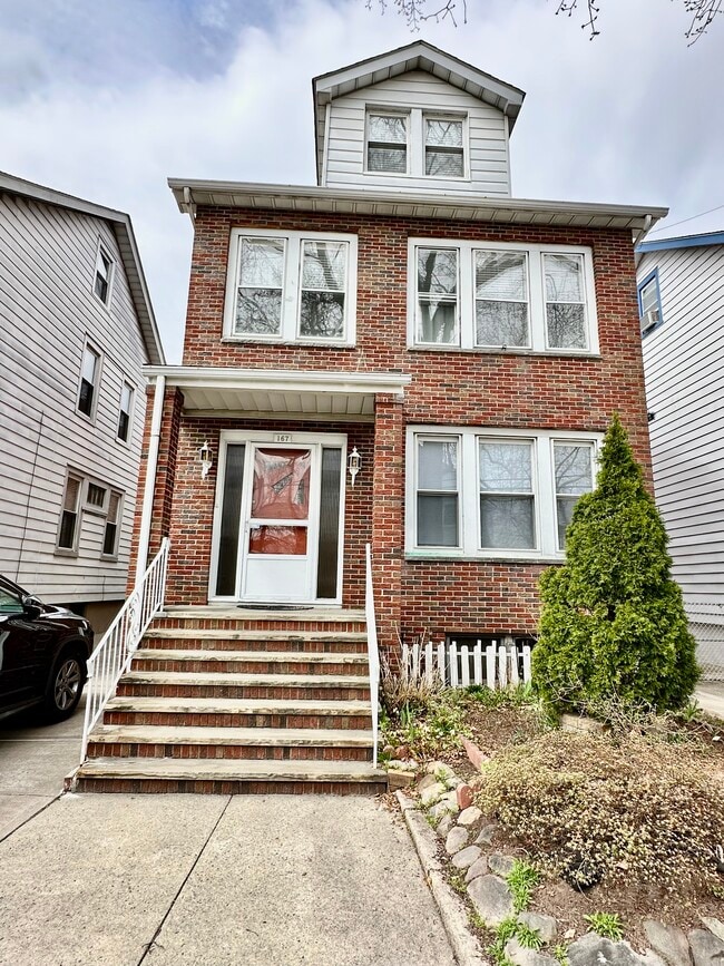 Building Photo - 167 N 15th St Unit #1