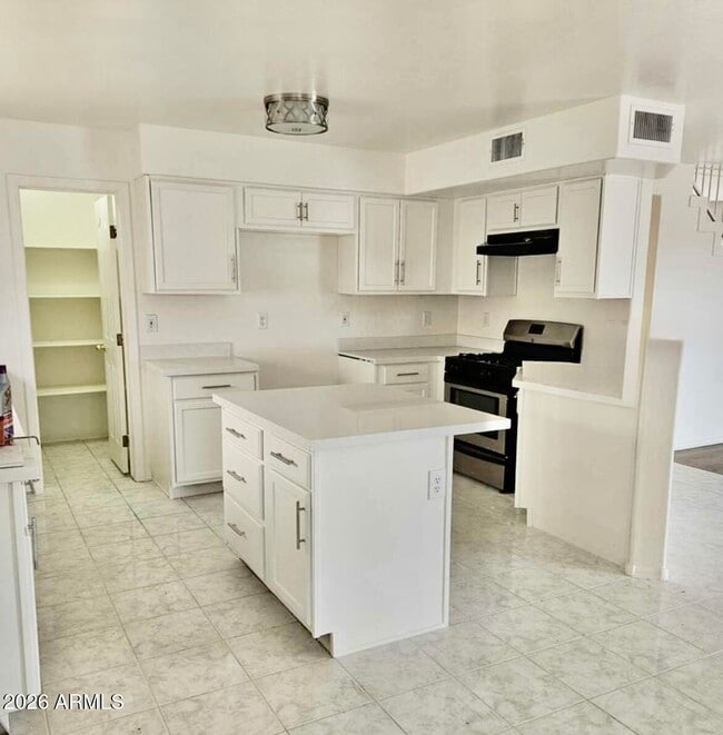 Photo - 2040 E Behrend Dr