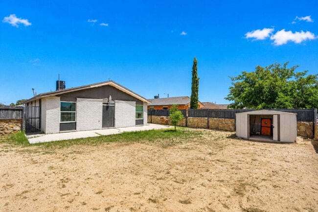 Photo - Charming 3-Bed 2 Bath with Refrigerated Air in Horizon City