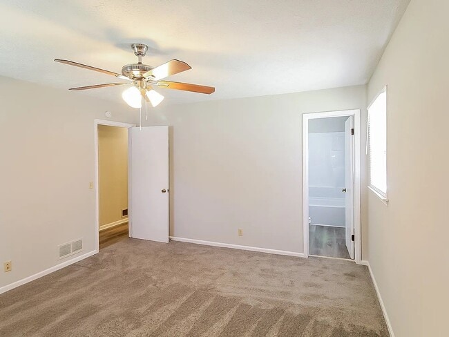 Photo - 721 Bluebird Dr SE