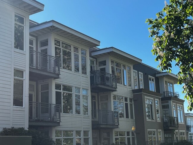 Building Photo - Directly Across from the Seattle/Bainbridg... Unit D437 Rental