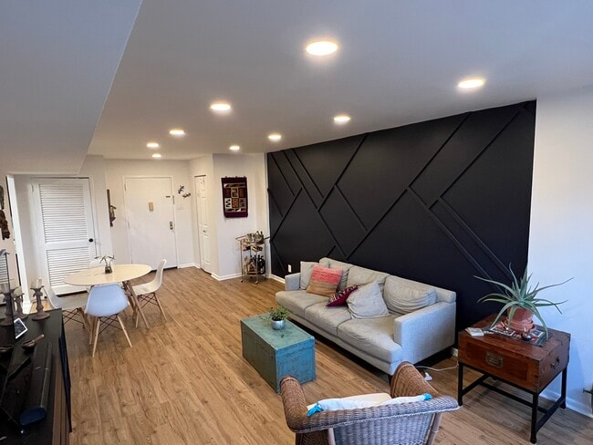 Photo - 5340 Holmes Run Pkwy Unit 14