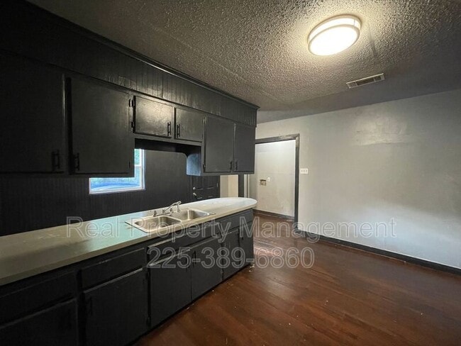 Photo - 3315 Weller Ave