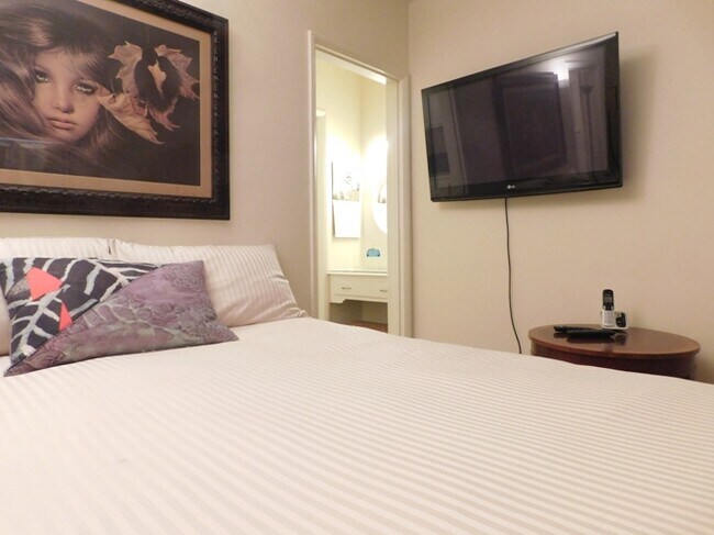 Photo - 5523 Harold Way