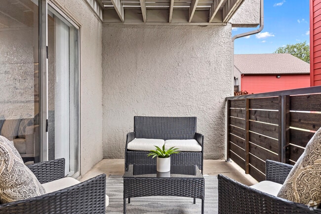 1BR, 1BA - 698SF (A1) - Patio