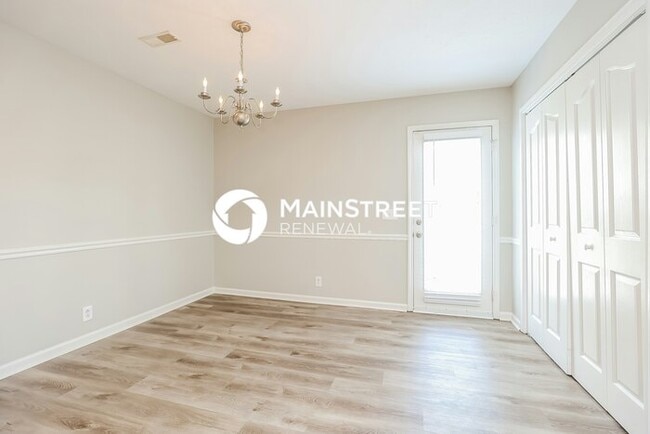 Photo - 3 Bedroom Pet-Friendly Home in LA VERGNE, TN with Main Street Renewal