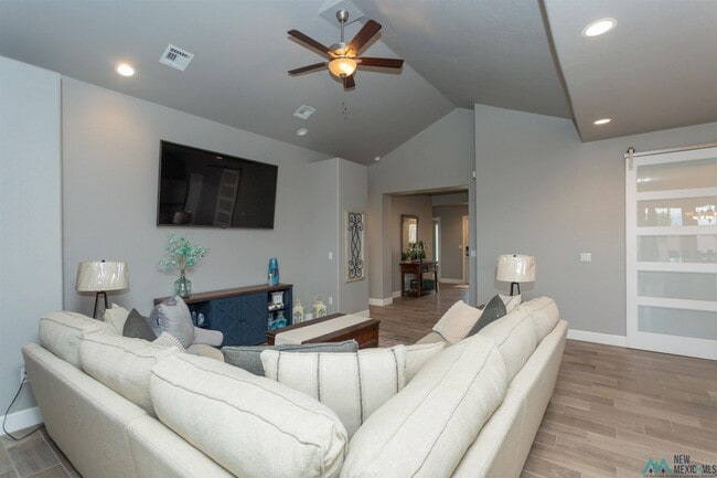 Photo - 1372 Springfield St