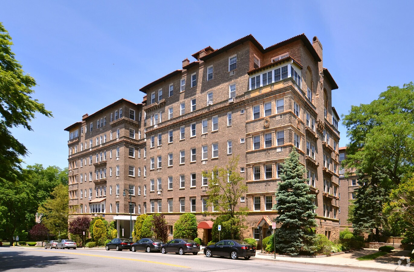 Chatsworth Gardens - Chatsworth Gardens Apartments