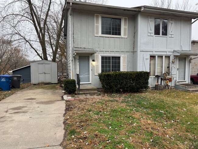 Building Photo - 2 bedroom duplex