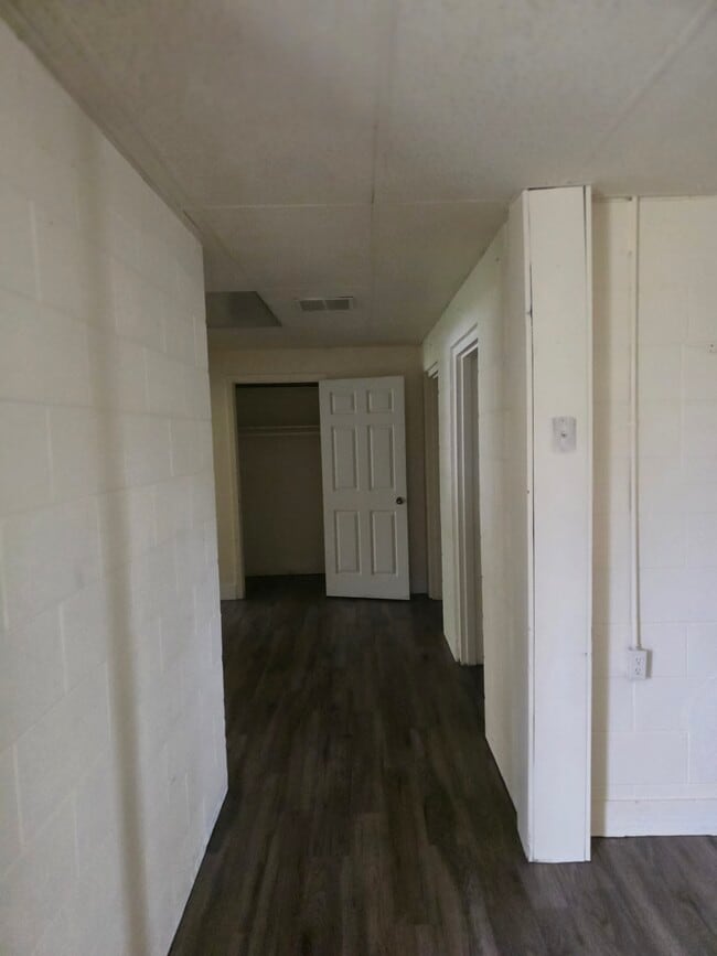 Building Photo - 201 2nd Ave N Unit Apartment 3