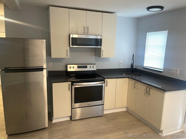 Photo - 780 NE 46th Ct Unit 2