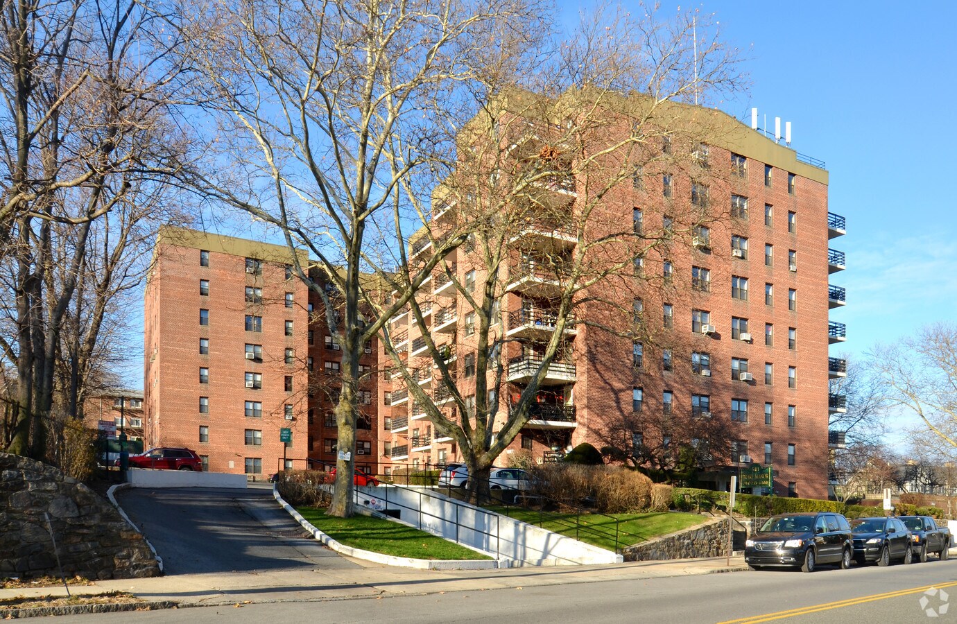 Drake Manor - Drake Manor Apartments
