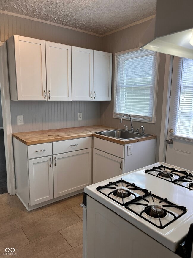 Photo - 4842 Hillside Ave