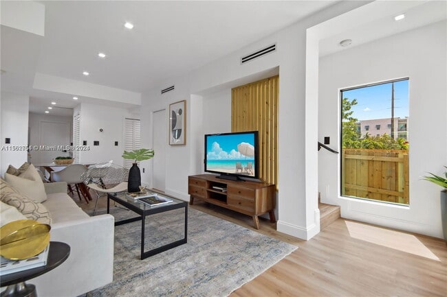 Photo - 6319 SW 60th Ave