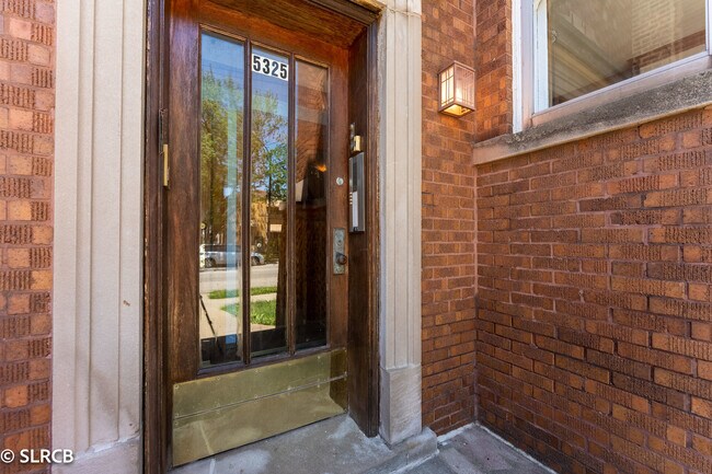 5325 W Montrose Ave Unit 2