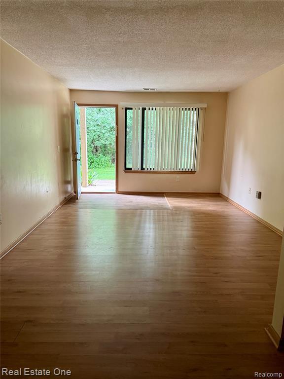 Photo - 24060 Middlebelt Rd