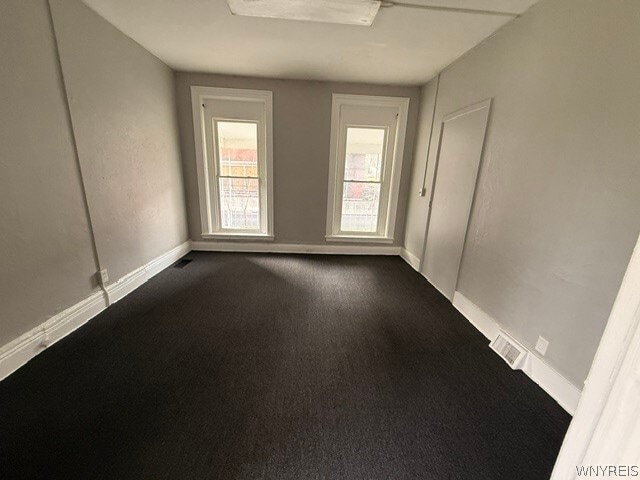 Photo - 491 Emslie St