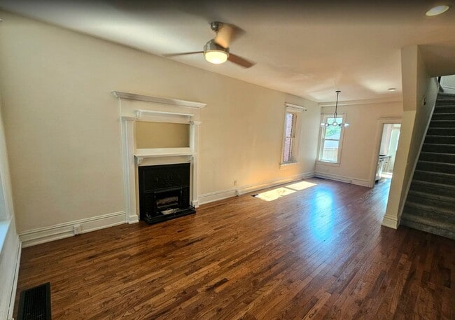 Photo - 2073 Emerson St