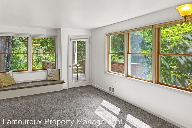 Photo - 2 br, 1 bath House - 5312 92nd ST SW