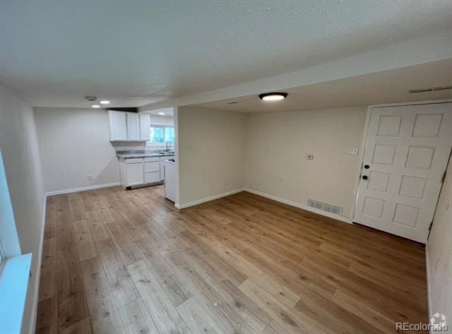 Building Photo - 334 S Stuart St Rental