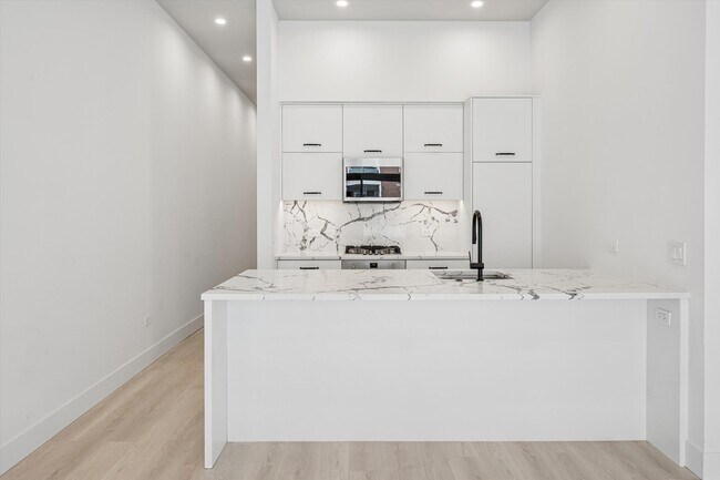 Photo - 949 W Madison St Unit 406