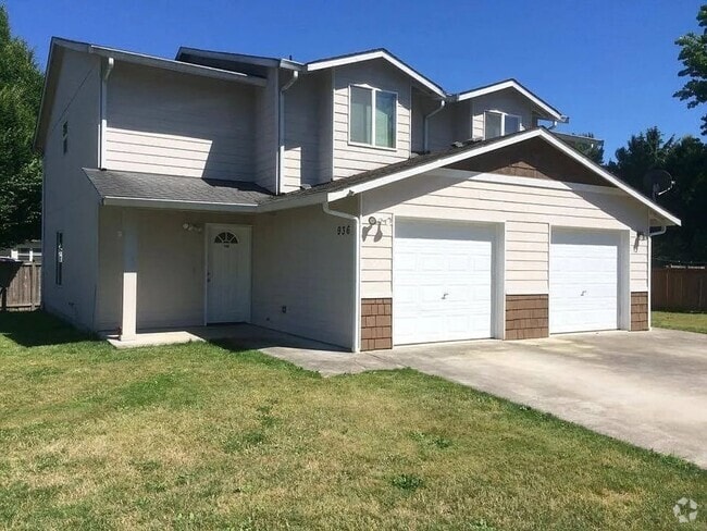 Building Photo - 3bed/2.5 bath home available NOW!
