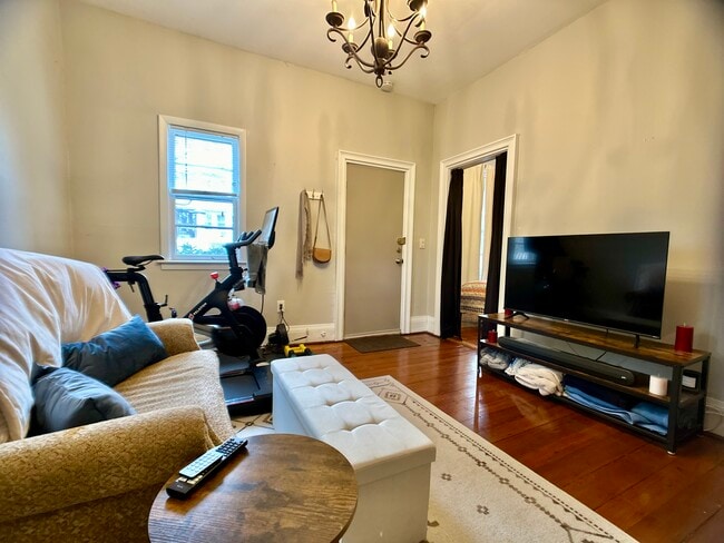 Photo - 271 Chestnut Ave Unit R