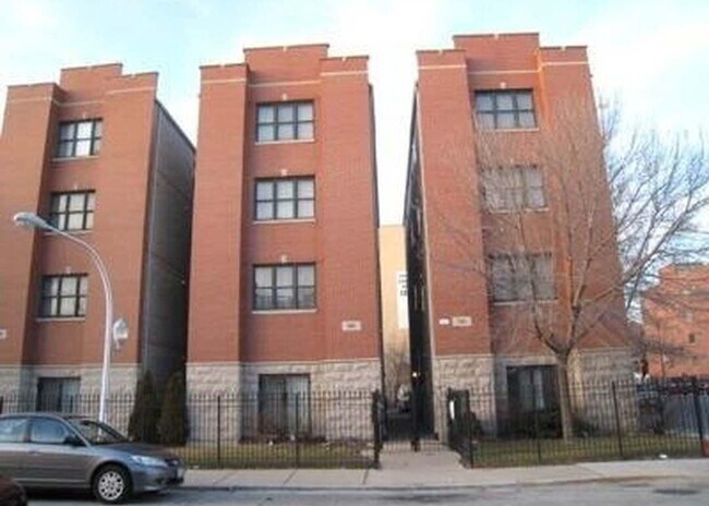 Photo - 2406 W Flournoy St Unidad 3 Rental
